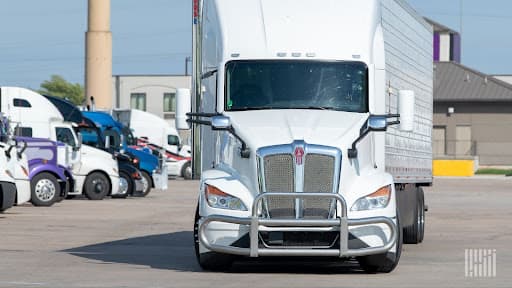 Own vs. Lease Trucks: The Tax Decision Arizona Fleet Operators Face